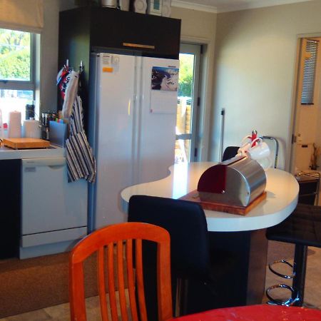 Lakefront Fantail Cottage Lake Hawea, Wanaka Εξωτερικό φωτογραφία