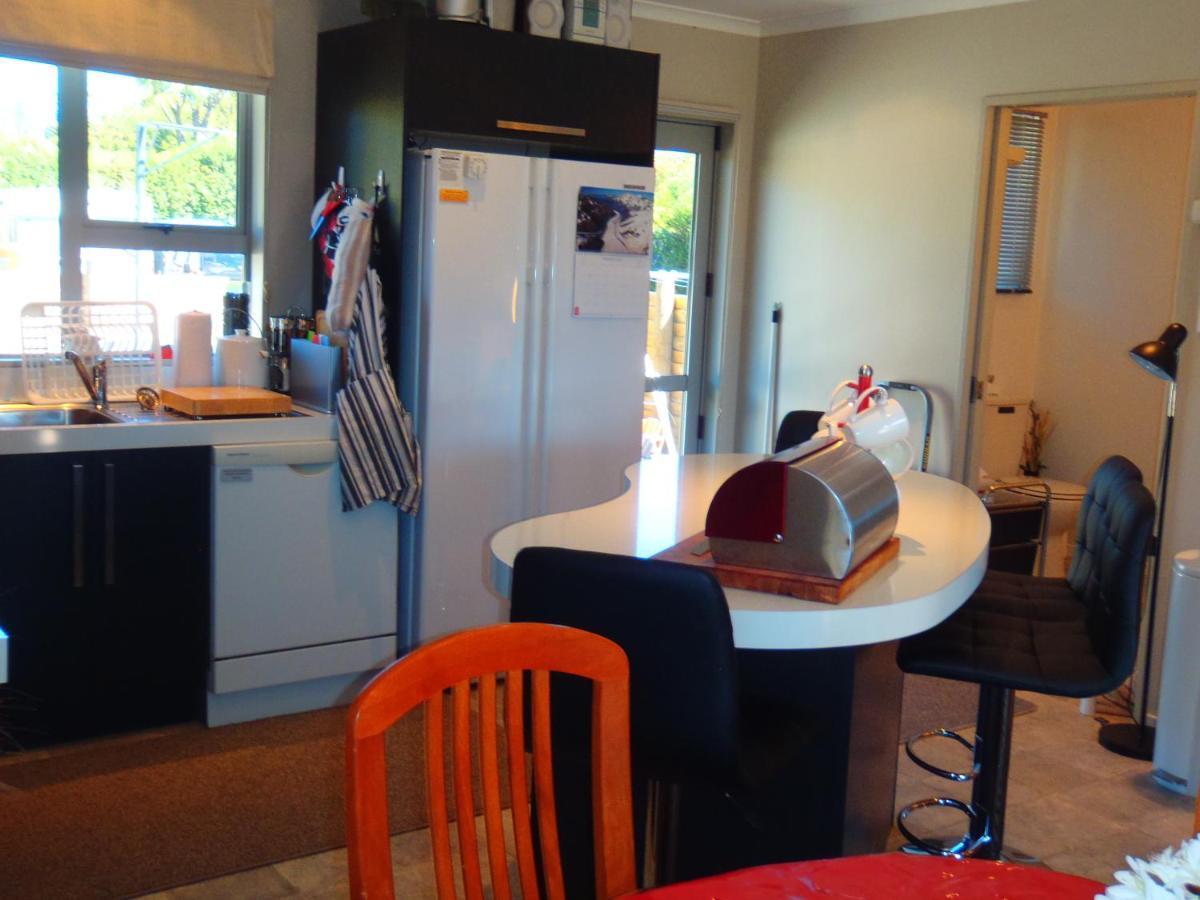 Lakefront Fantail Cottage Lake Hawea, Wanaka Εξωτερικό φωτογραφία