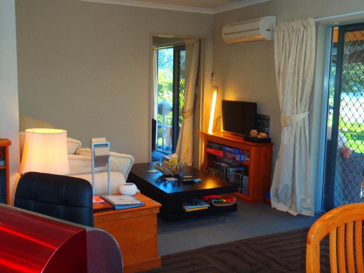 Lakefront Fantail Cottage Lake Hawea, Wanaka Εξωτερικό φωτογραφία