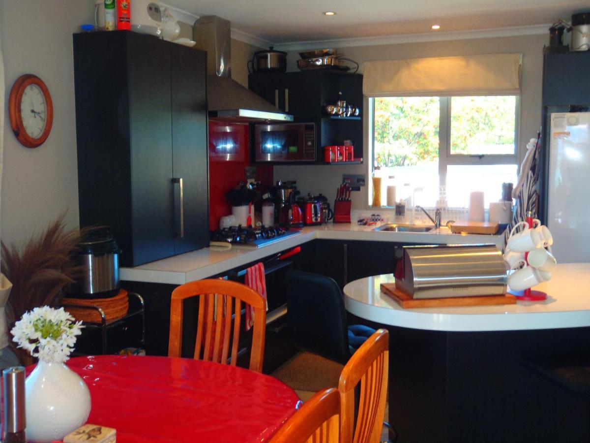 Lakefront Fantail Cottage Lake Hawea, Wanaka Εξωτερικό φωτογραφία