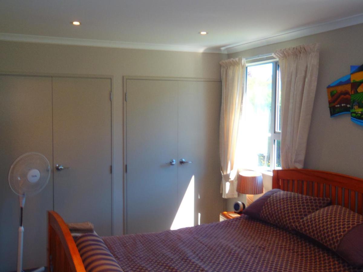Lakefront Fantail Cottage Lake Hawea, Wanaka Εξωτερικό φωτογραφία